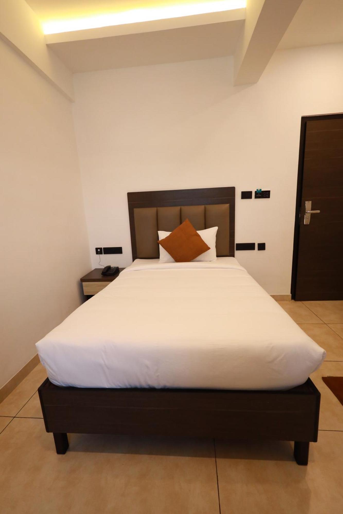 Hotel Goodland Elegance Thiruvananthapuram Esterno foto